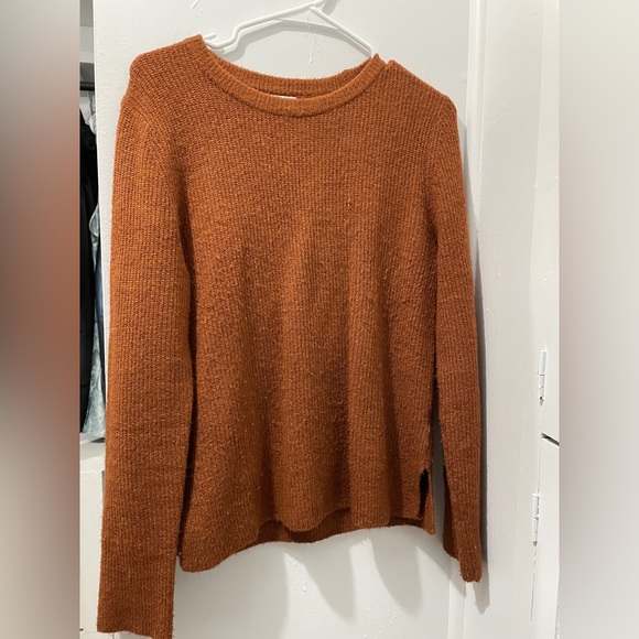 Old Navy Sweaters - Women’s Old Navy auburn/burnt orange sweater. Really soft and cozy.